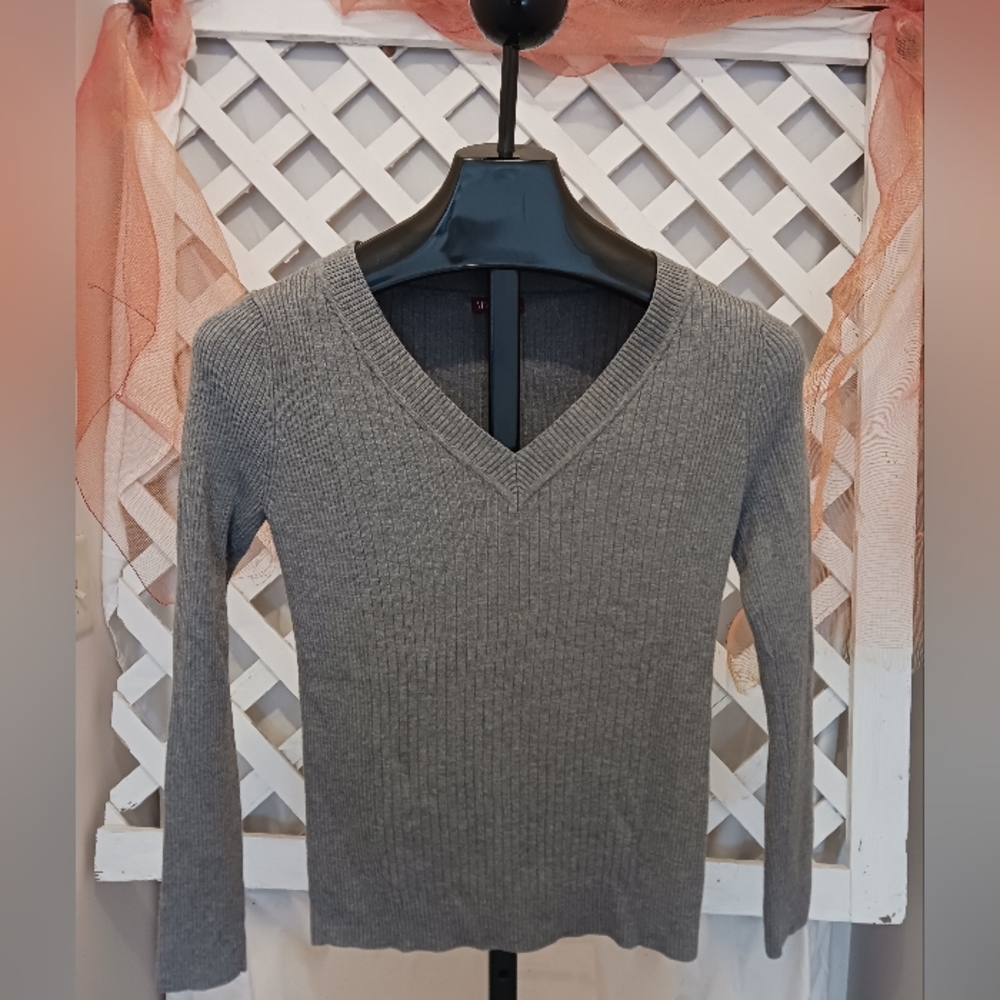 Merona women's Grey V-neck Sweater sz M